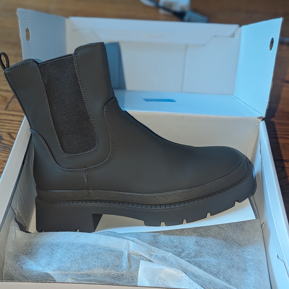 Brand new green combat boots